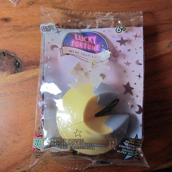 lucky fortune bracelet blind bag NIP WowWee (W5922) - Picture 1 of 5